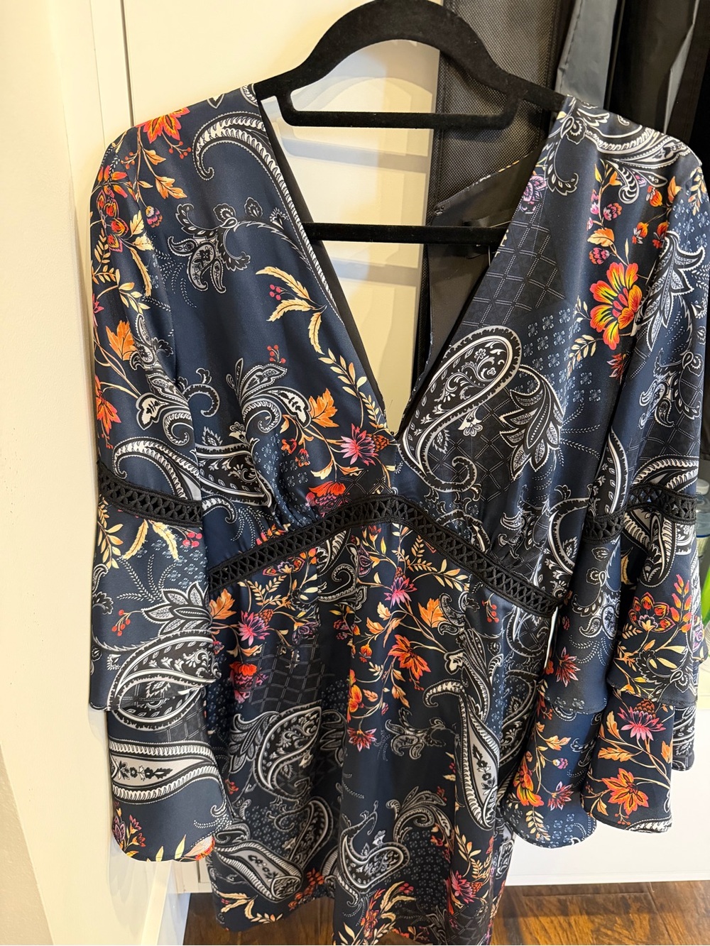 Women black paisley floral v-neck dress